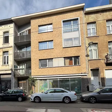 Stylish, Modern & Spacious In Apartment *