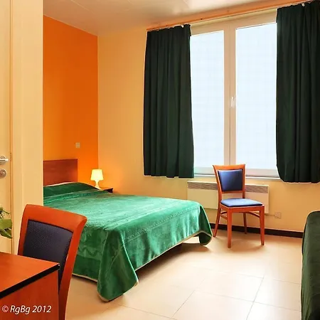 Hotel The Moon 2*