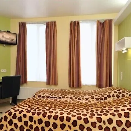 The Moon Hotel 2*