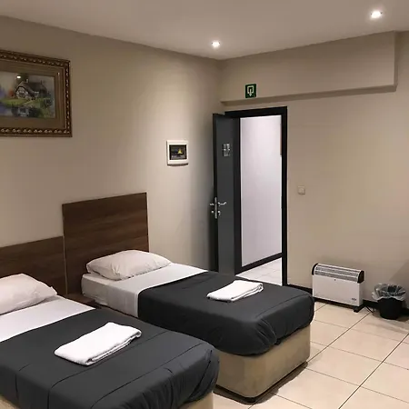 Royal Hotel *