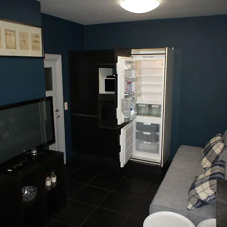 Apartment J And R *