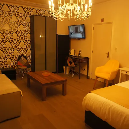 J And R Apartment