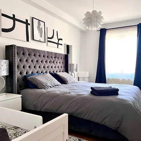 Spacious Family For 9 Near Midi Station Apartment *