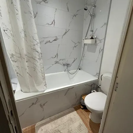 Charming Modern In An Excellent Location Apartment