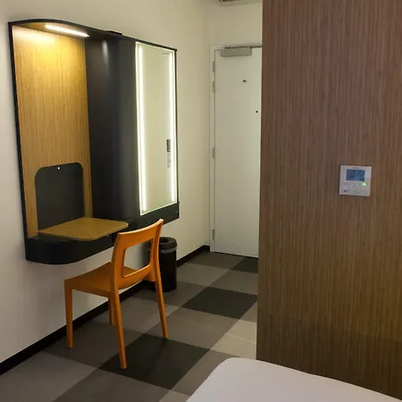 Easyhotel City Centre 3* Brussels