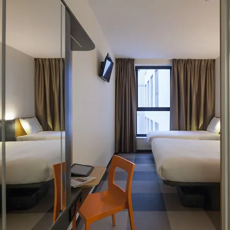 Easyhotel City Centre Hotel 3*