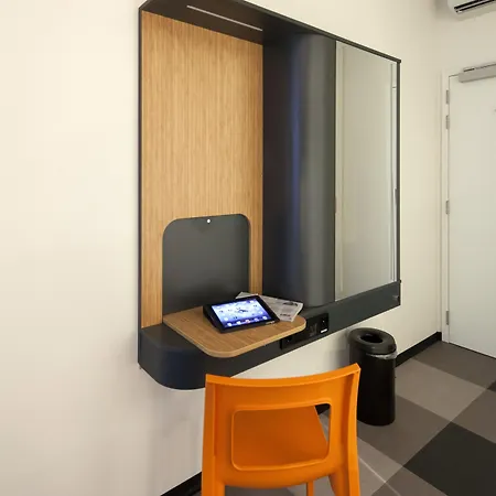 Easyhotel City Centre Hotel 3*
