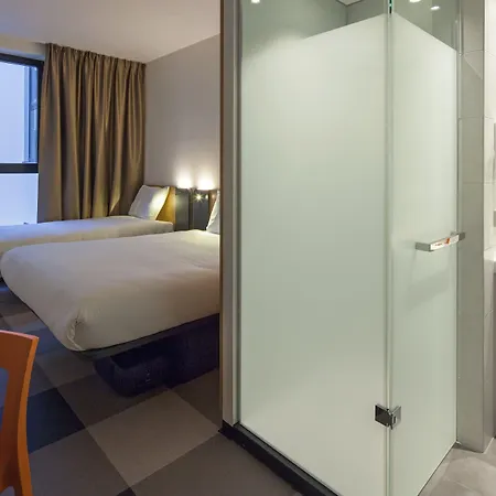 Easyhotel City Centre 3*