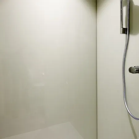 Easyhotel City Centre 3*