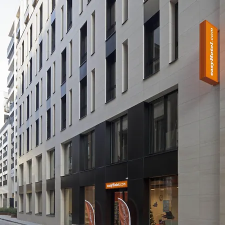 Easyhotel City Centre 3*