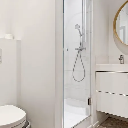 Apartment New Self Check In 2 Floor Near Chatelain Brussels