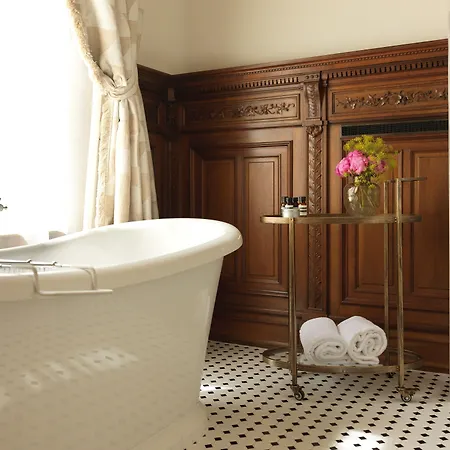 Fleur De Hotel 4*
