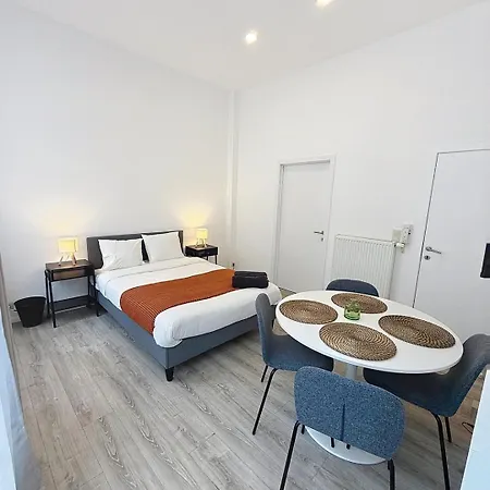 Fernand Cocq Apartment *