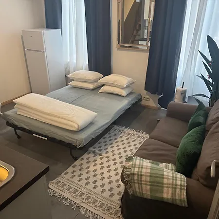 La Perla Louise Apartment
