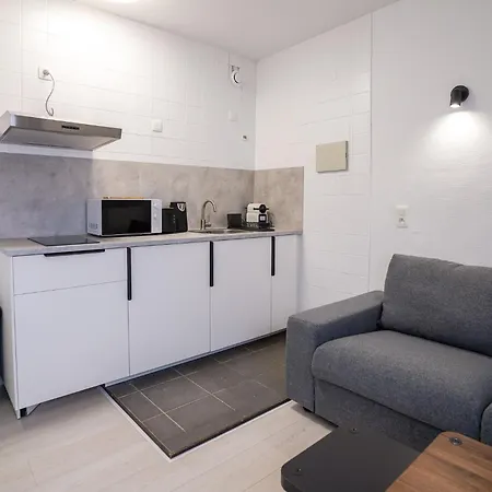 Luxembourg 6 * Brussels