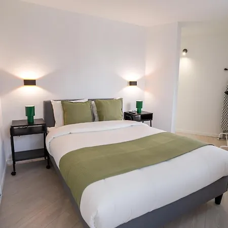 Luxembourg 6 * Brussels