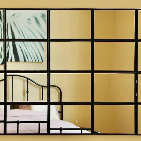 One-bedroom Apartment *