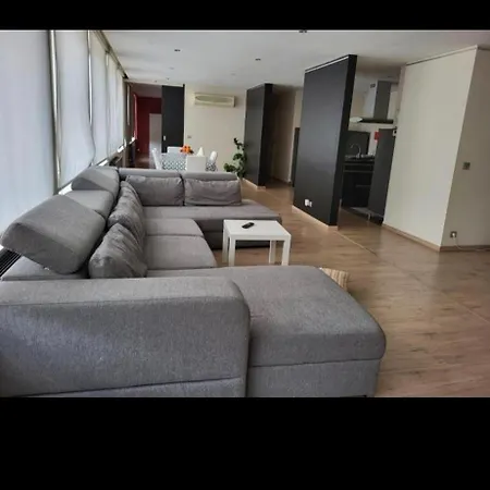 Les Pieds A La Grande Place Apartment *