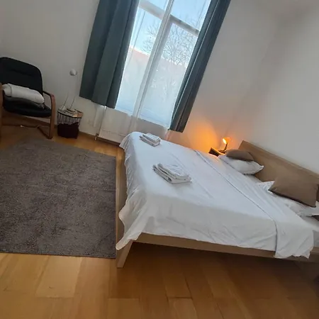 Apartment L&l 1 *