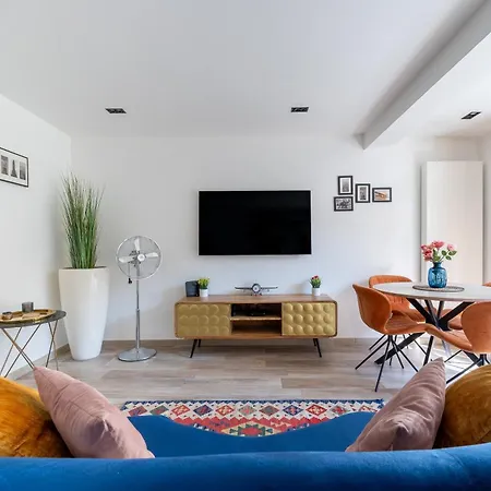 Cozy In Apartment *