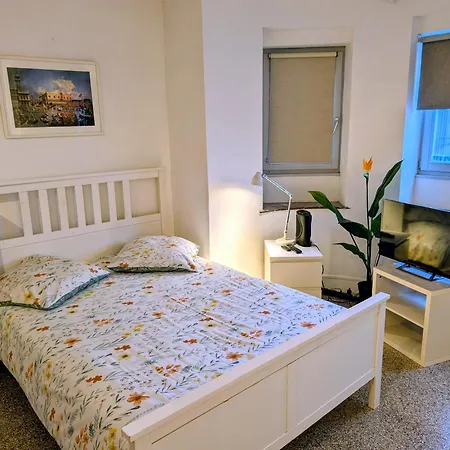 And Convenient Near Supermarkets And Public Transports Apartment Brussels