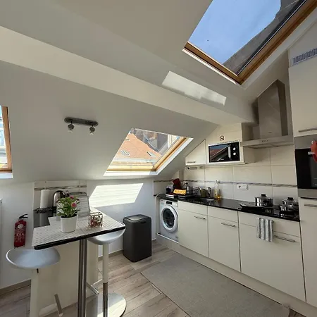 Appartement - Steps Grand Place - Local Vibrant Neighbourhood *