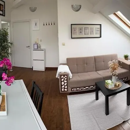 Appartement - Steps Grand Place - Local Vibrant Neighbourhood *