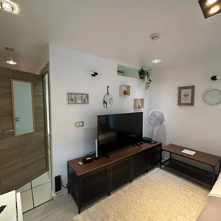 Comfortable In Brussels, 35 M², 3 Persons Apartment *