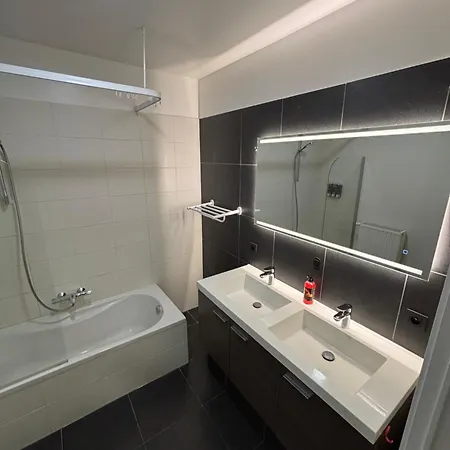 Stylish, Modern & Spacious In Apartment
