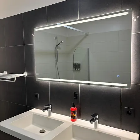 Stylish, Modern & Spacious In Apartment