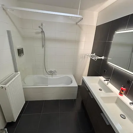 Stylish, Modern & Spacious In Apartment