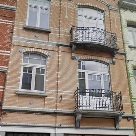 Pb155, Balcony With Street View Guest house *