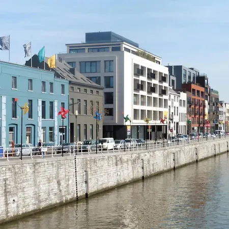 Sur Le Quai Homestay