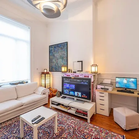 Guest house Euro Edens Cosy Historic In Jacuzzi, Garden, Location 3*