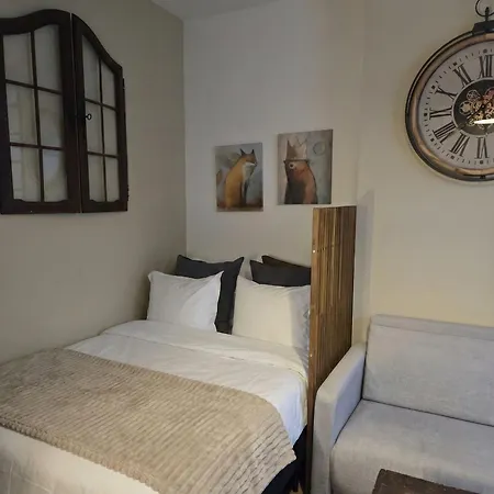 Pb155, Balcony With Street View Guest house