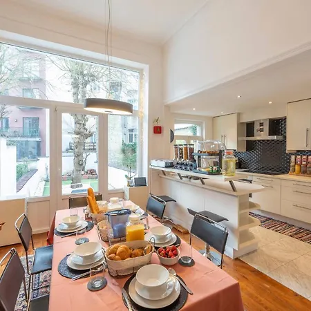 Euro Edens Cosy Historic In Jacuzzi, Garden, Location Guest house 3*