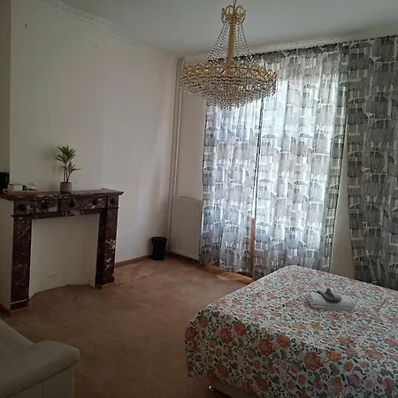Dans Un Immeuble Homestay