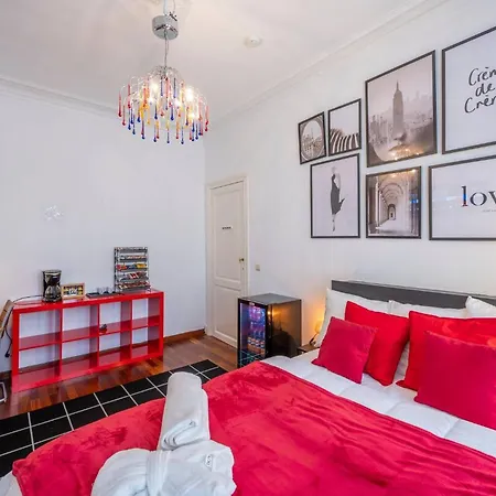 Euro Edens Cosy Historic In Jacuzzi, Garden, Location Guest house 3*