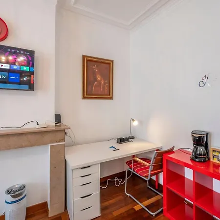 Euro Edens Cosy Historic In Jacuzzi, Garden, Location Guest house