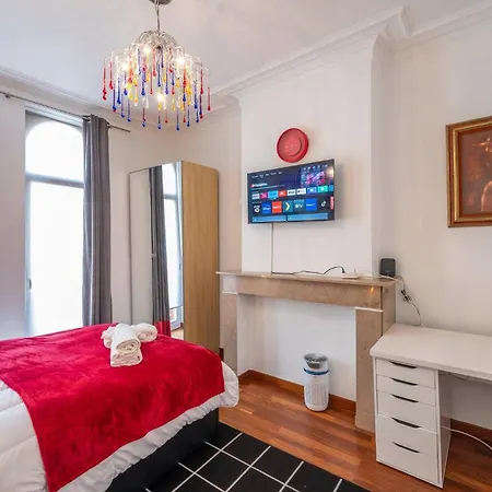 Euro Edens Cosy Historic In Jacuzzi, Garden, Location Guest house 3*