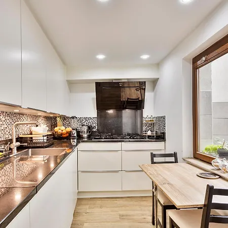 Et Dans Un Immeuble Homestay *