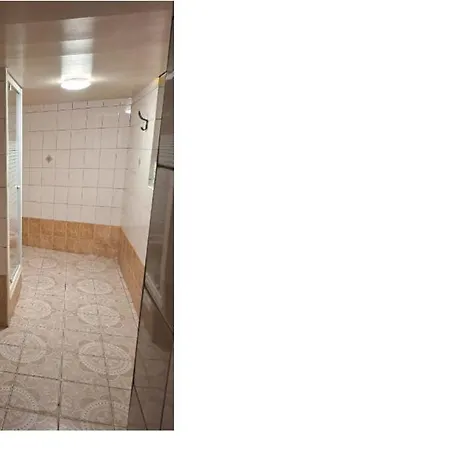 Et Dans Un Immeuble Homestay *