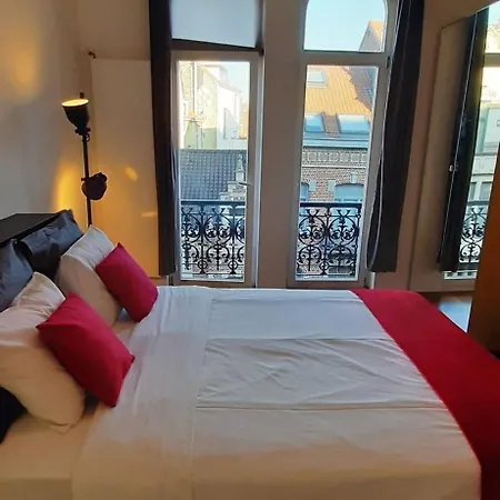 Guest house Euro Edens Cosy Historic In Jacuzzi, Garden, Location 3*