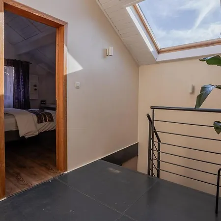 Kweni House Villa *