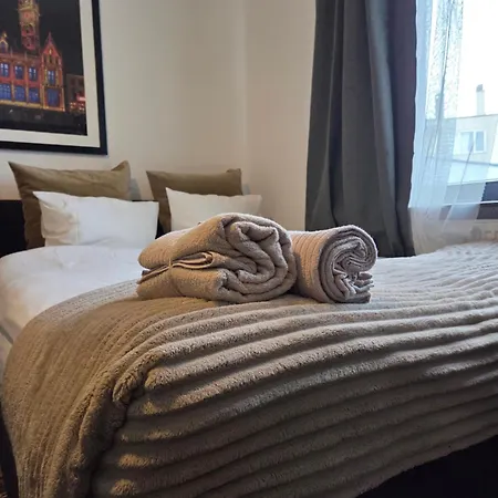 The Amber Lounge, 1040 Apartment *
