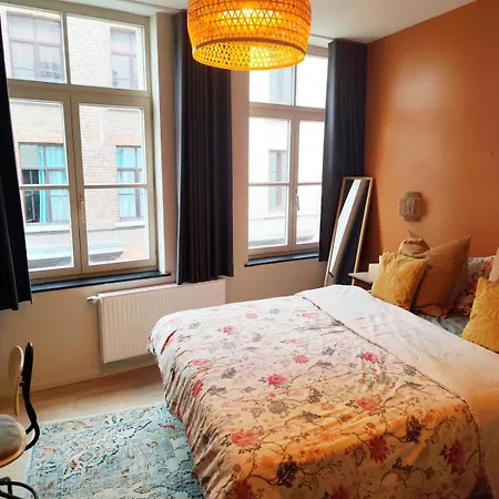 Cozy Renovated In Apartment *