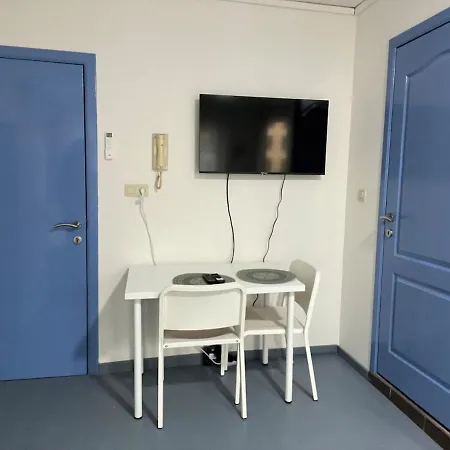 Apartment Tiny *