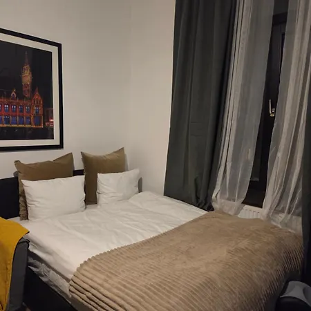 The Amber Lounge, 1040 Apartment *