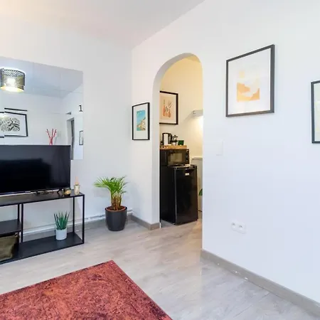 Over Two Floors For 5 Guests Near Midi & Grand Place Apartment *
