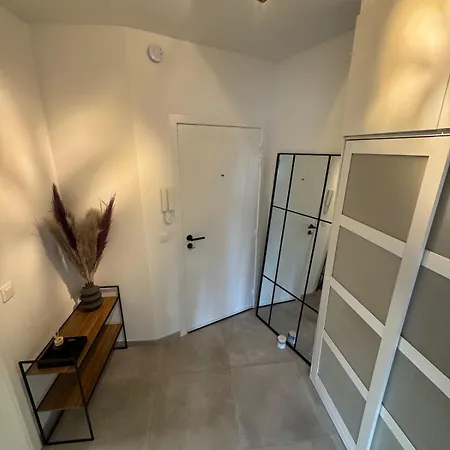 Cozy In Apartment *